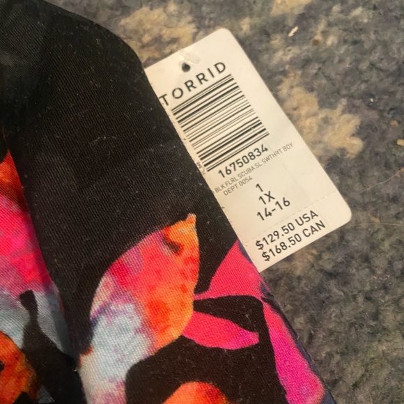 Torrid flower corset dress. Heavy material and some pillaging. Knee length dress - Picture 4 of 7